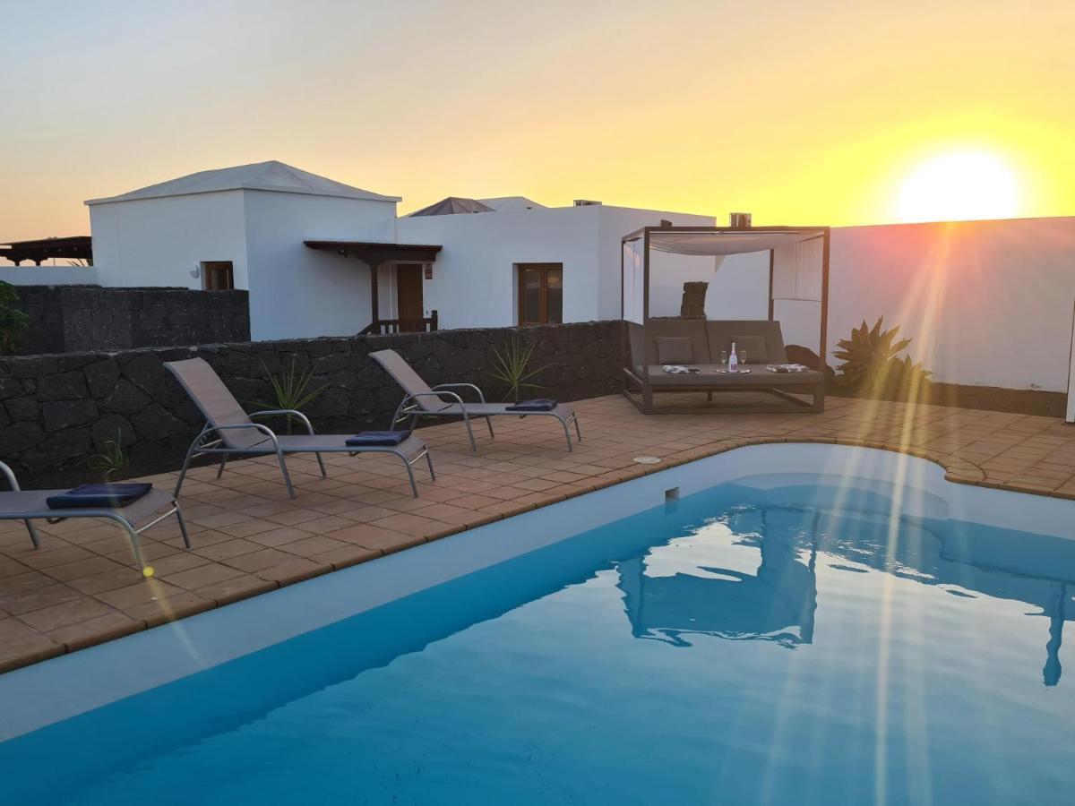 Luxury 4-Bedroom Villa With Heated Pool + Sea View Playa Blanca  Zewnętrze zdjęcie